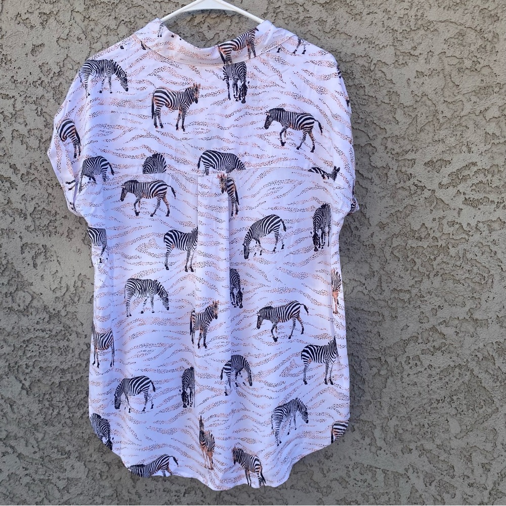 JANE AND DELANCEY Short Sleeved Zebra Blouse - Picture 4 of 8